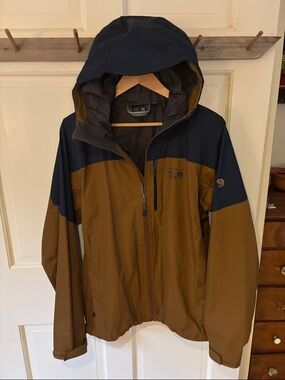 Mountain Hardwear DRY Q Elite rain shell